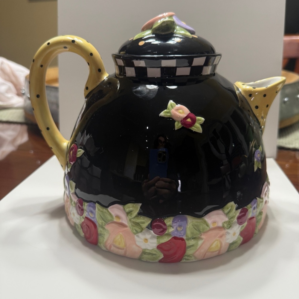 Mary Engelbreit Cottage rose teapot - Picture 2 of 13